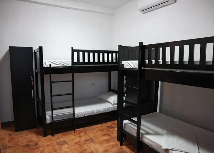 Lux Woodnest Hostel *