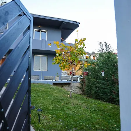 Hostel Lux Woodnest *