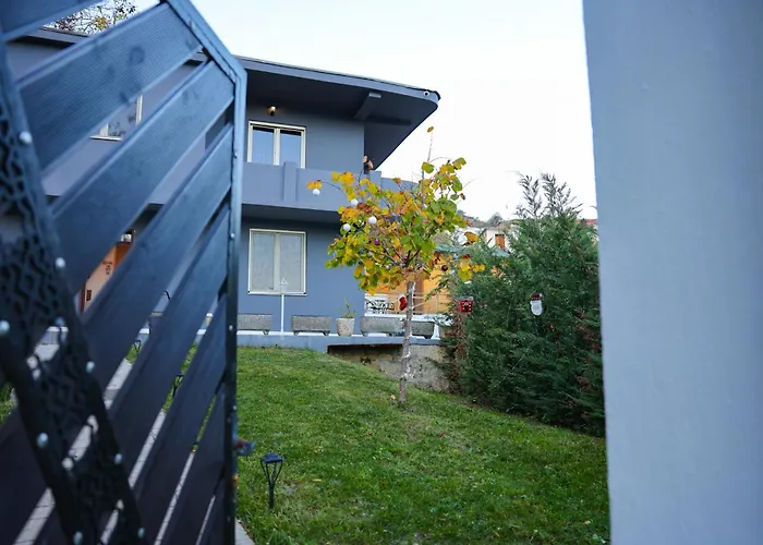 Hostel Lux Woodnest *